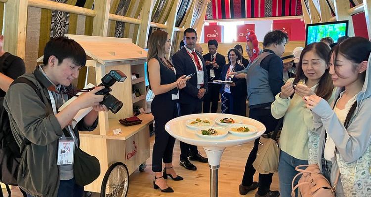 Chile cautiva a Japón con respaldo gremial en Expo Osaka 2025