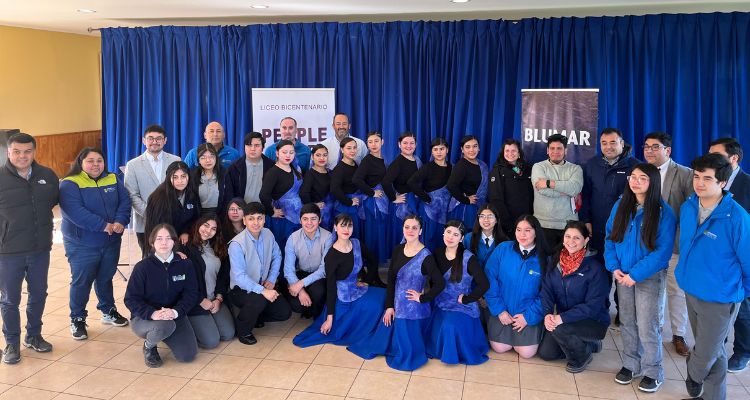 Blumar firma alianza con Liceo de Puyehue para potenciar talento local