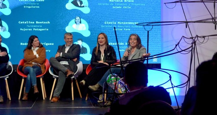 SalmonChile impulsa equidad de género en seminario Hack Ur Mindset