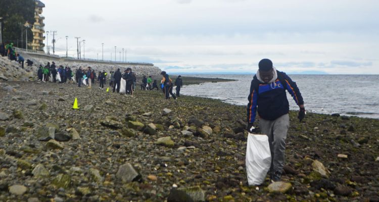 Puerto Montt celebra Día de Playas con limpieza en tres balnearios