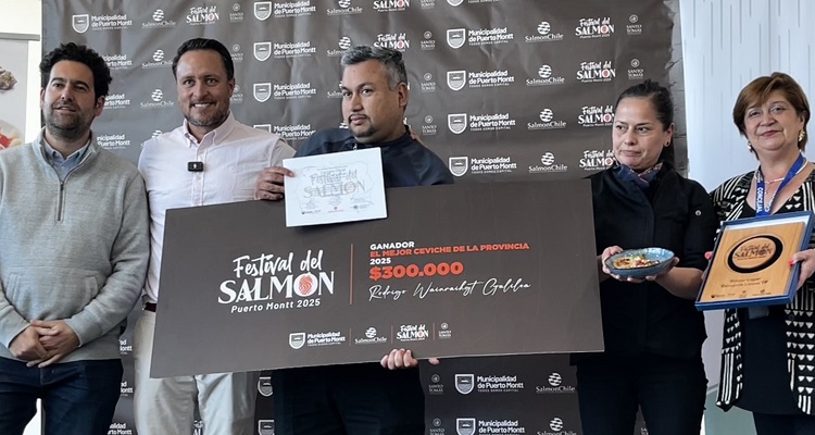 Premian a liceos TP y restaurantes por el mejor salmón en Puerto Montt