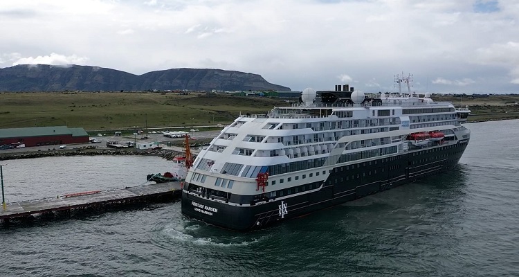 Terminal Marítimo Patagonia Sur recibe al moderno crucero MS Fridtjof Nansen en Puerto Natales