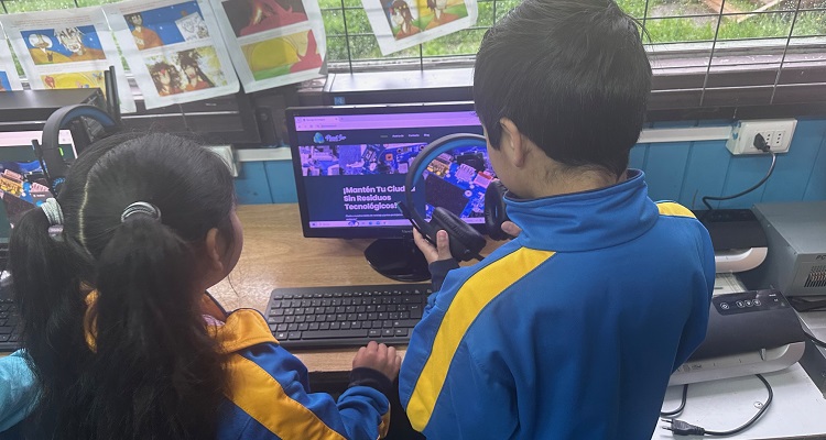 Omnifish y Planet Sur impulsan la educación digital en la Escuela Rural de Pichicolo