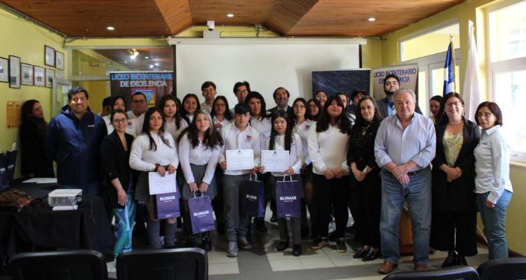 Blumar culmina exitoso programa de de inserción laboral para estudiantes de Corral