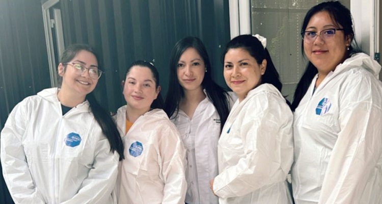 Ecosalmon y PHARMAQ realzan rol femenino en la vacunación de alto estándar