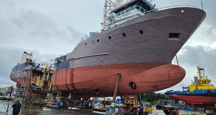ASENAV y Camanchaca firman contrato de alargue de importante buque pesquero