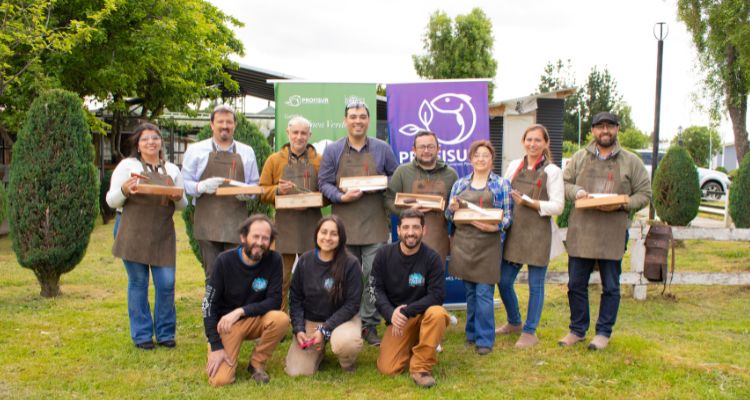 Profisur transforma herramientas acuícolas en cuchillos artesanales de colección
