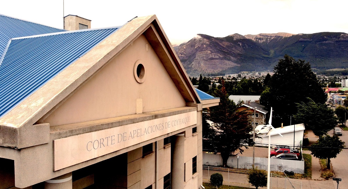 Salmonera recibe multa de 100 UTM por verter desechos en centro de cultivo