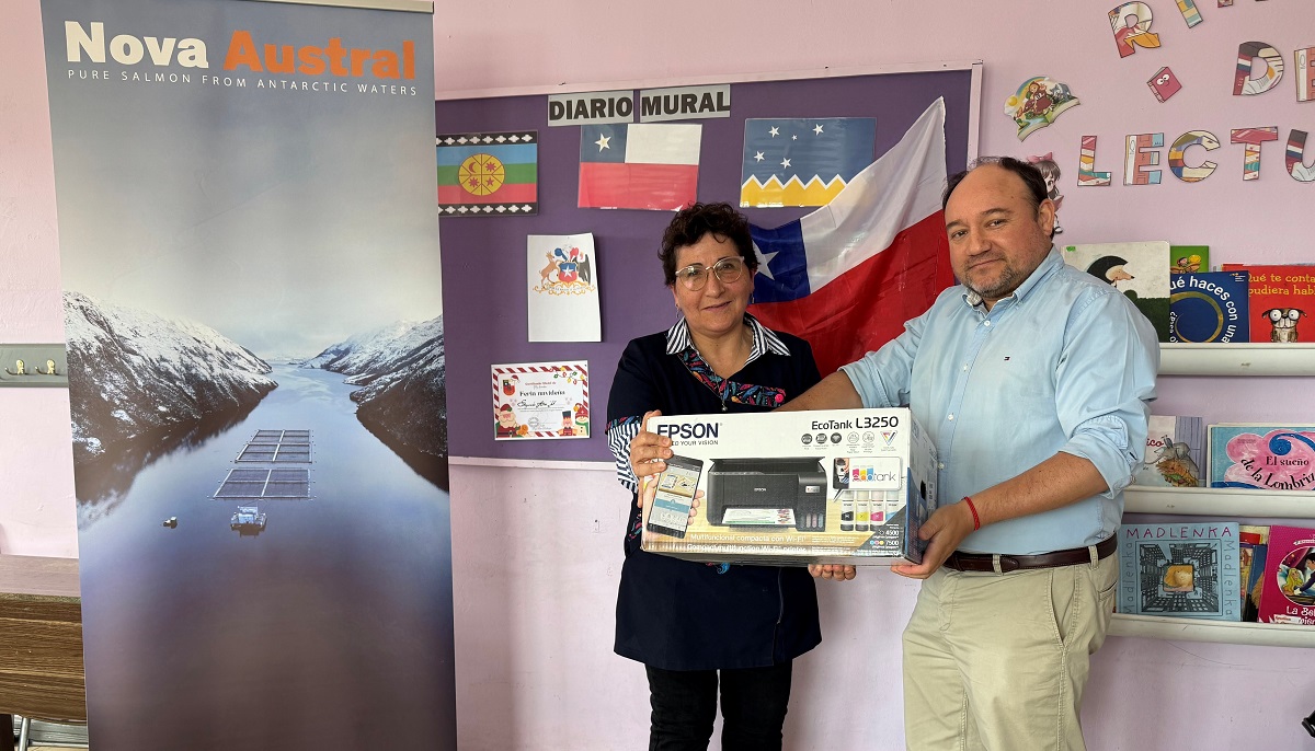 Nova Austral realiza donación a escuela Bernardo O'Higgins de Porvenir