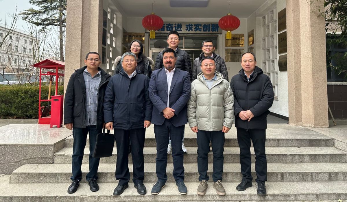 Favet U. de Chile firma acuerdo estratégico en China para investigación acuícola