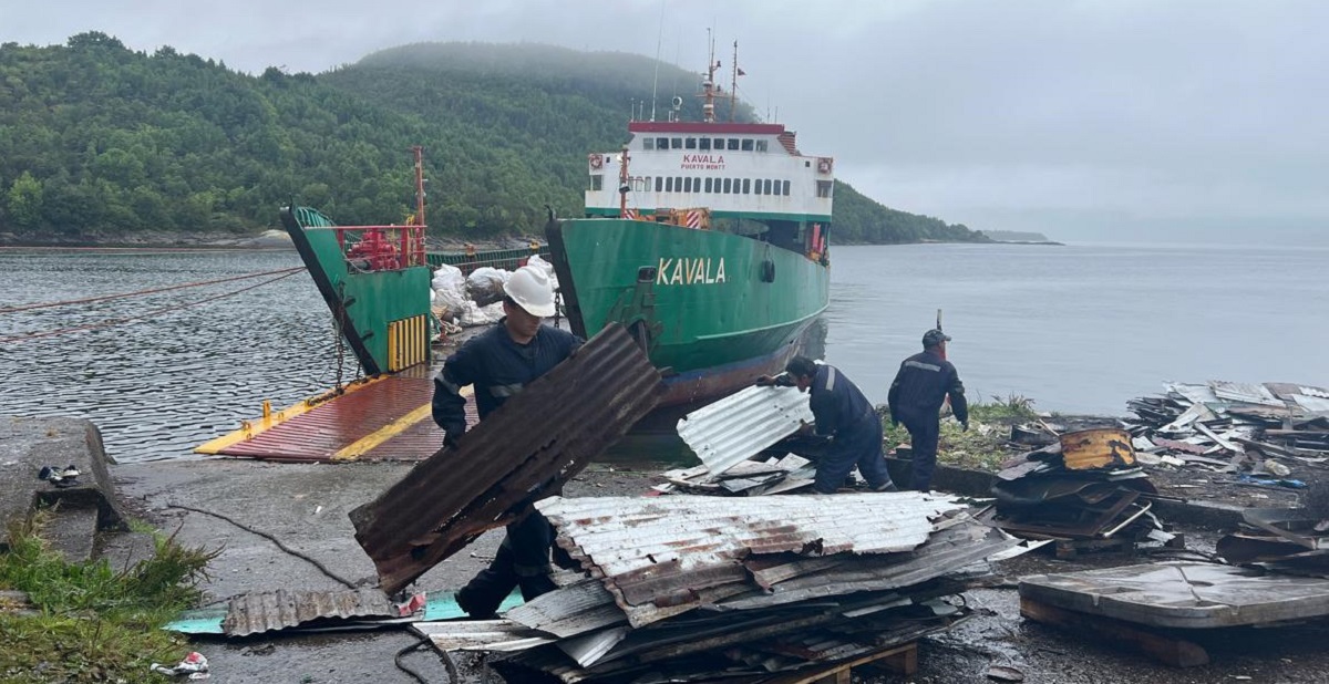 AquaChile y Transmarko impulsan exitoso operativo de limpieza en Isla Huichas