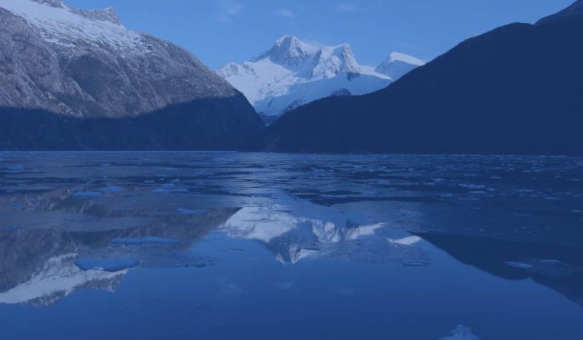 Desechos plásticos en los fiordos: ¿cómo implica a la salmonicultura?