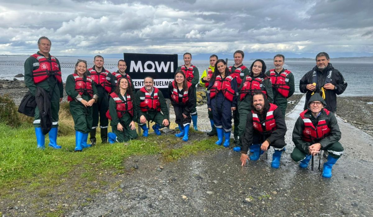 Sectores industriales y académicos visitan instalaciones de Mowi Chile en Summit Chile Impacta