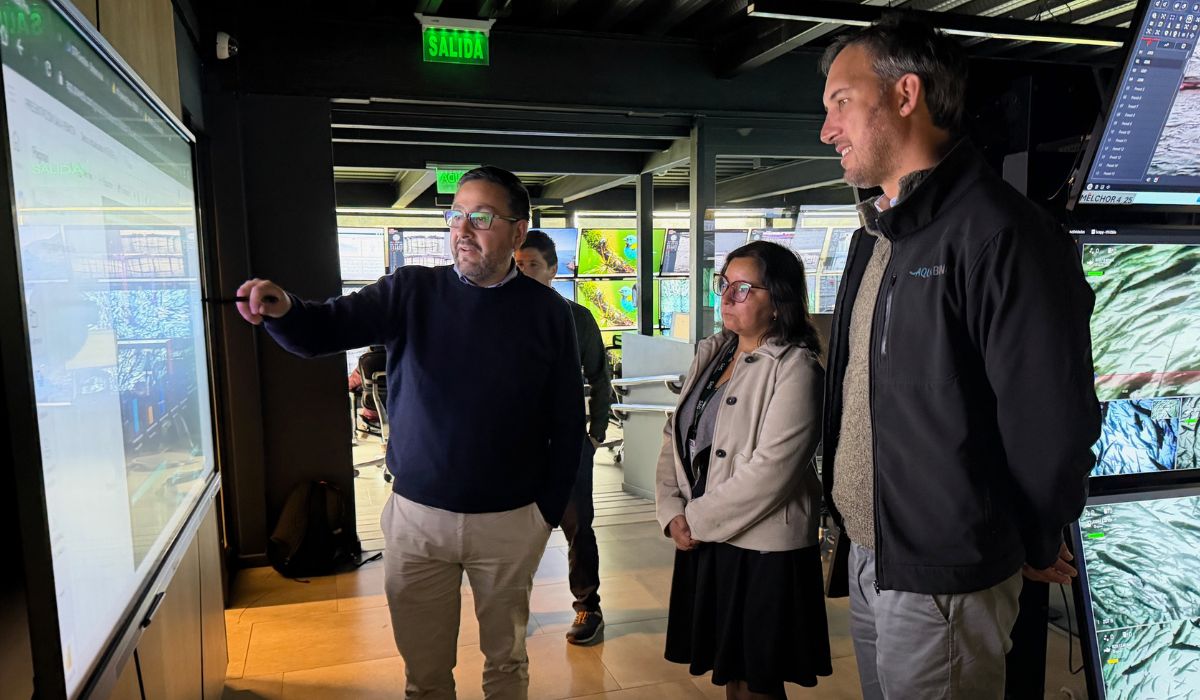 Alianza Yelcho recorre sala remota de Australis que opera 18 centros de cultivo