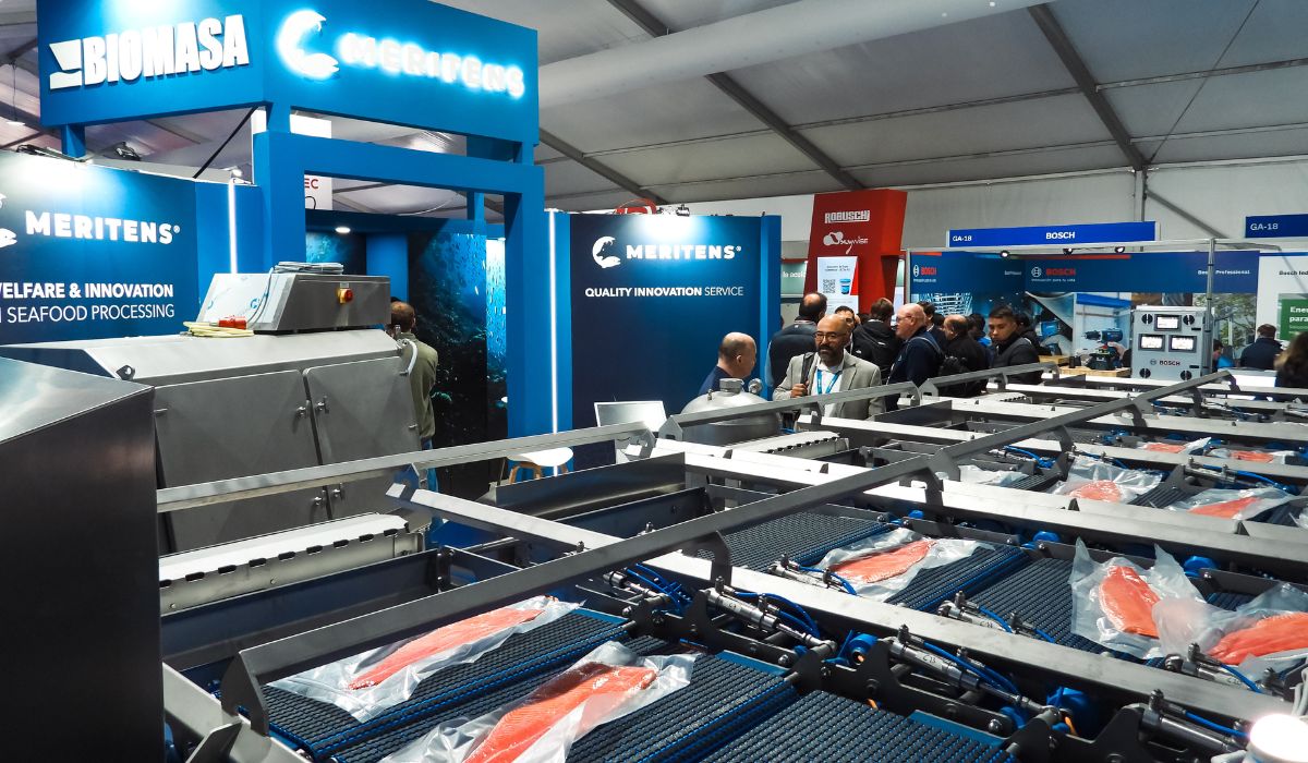 Meritens presentó en Aquasur 2026 la máquina más grande de la feria para optimizar filetes de salmón