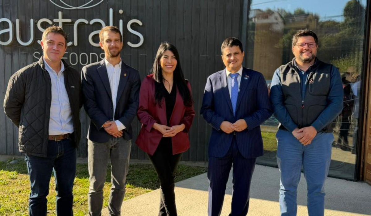 Ministra de Ciencias destaca a Australis por operar sus centros a más de 1.400 kms de distancia