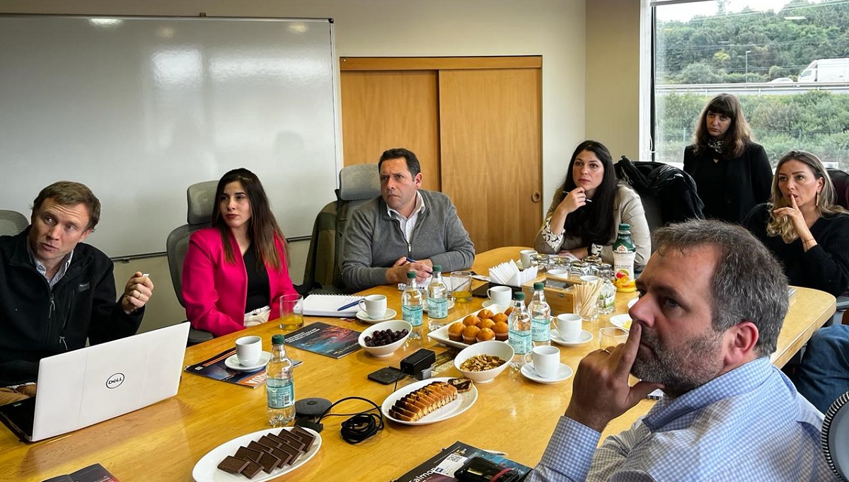 [50 años de salmonicultura]: Grupo Maqsur reunió a prensa especializada en Puerto Varas y puso en valor su cercanía con el desarrollo salmonero
