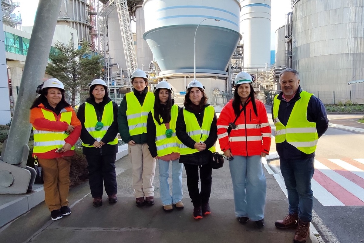 Estudiantes de Química Ambiental UCSC conocieron procesos de gestión ambiental en planta de Celulosa Arauco