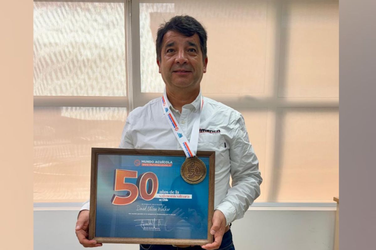 David Ulloa Walker: una trayectoria dedicada a conectar ciencia e industria fue reconocida en los 50 años de la salmonicultura chilena