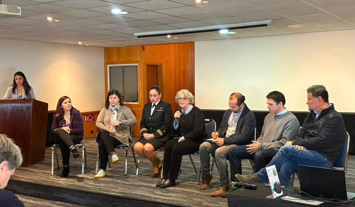 SalmonChile y Sernapesca lideran encuentro técnico para fortalecer la prevención y respuesta ante Floraciones Algales Nocivas